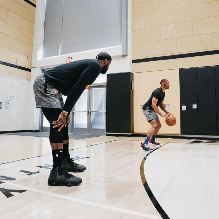 B的收益缓 B的收益缓